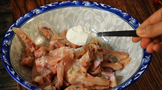 炸鸡锁骨怎么炸，油炸鸡锁骨的配方和制作过程