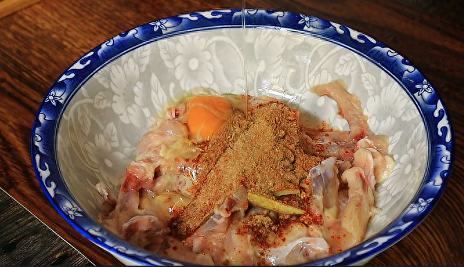炸鸡锁骨怎么炸，油炸鸡锁骨的配方和制作过程