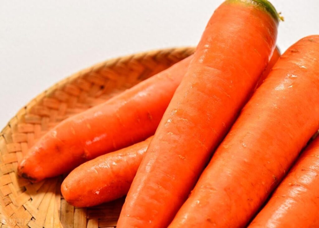 胡萝卜能生吃吗，吃胡萝卜应该注意什么