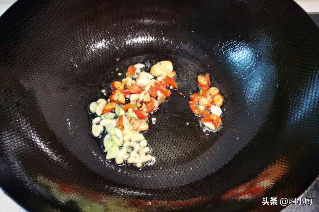 如何做茄子才好吃，酱烧茄子的家常做法