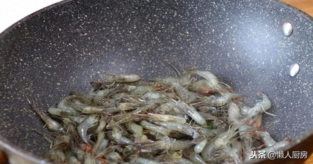 河虾怎么做好吃，鲜活小河虾的家常做法