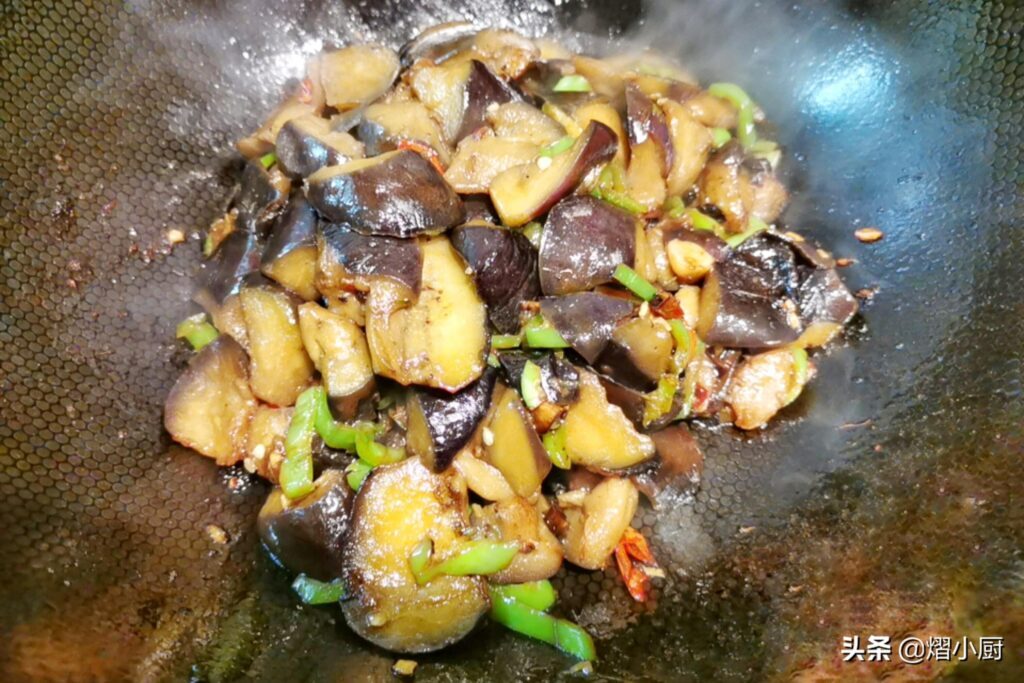 如何做茄子才好吃，酱烧茄子的家常做法