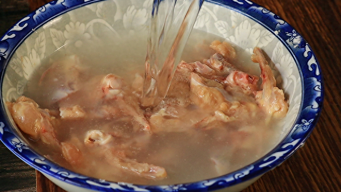 炸鸡锁骨怎么炸，油炸鸡锁骨的配方和制作过程
