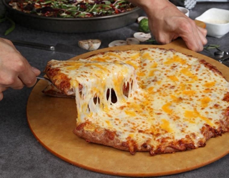 披萨需要哪些材料，披萨最简单的家庭做法