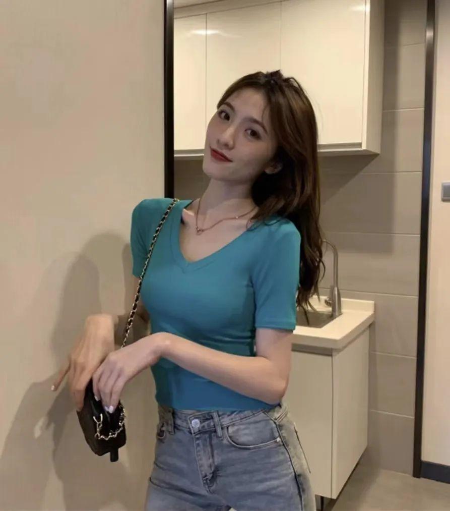 孔雀蓝是什么颜色，孔雀蓝色配什么颜色最搭