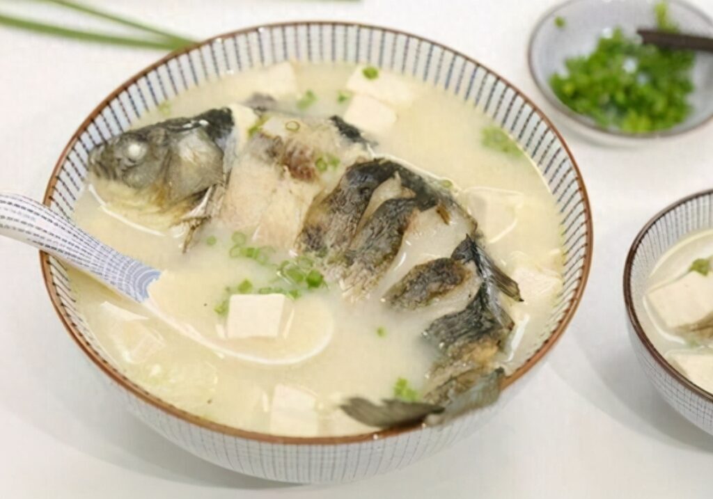 清炖鱼怎么做好吃，清炖鱼汤的用料及步骤