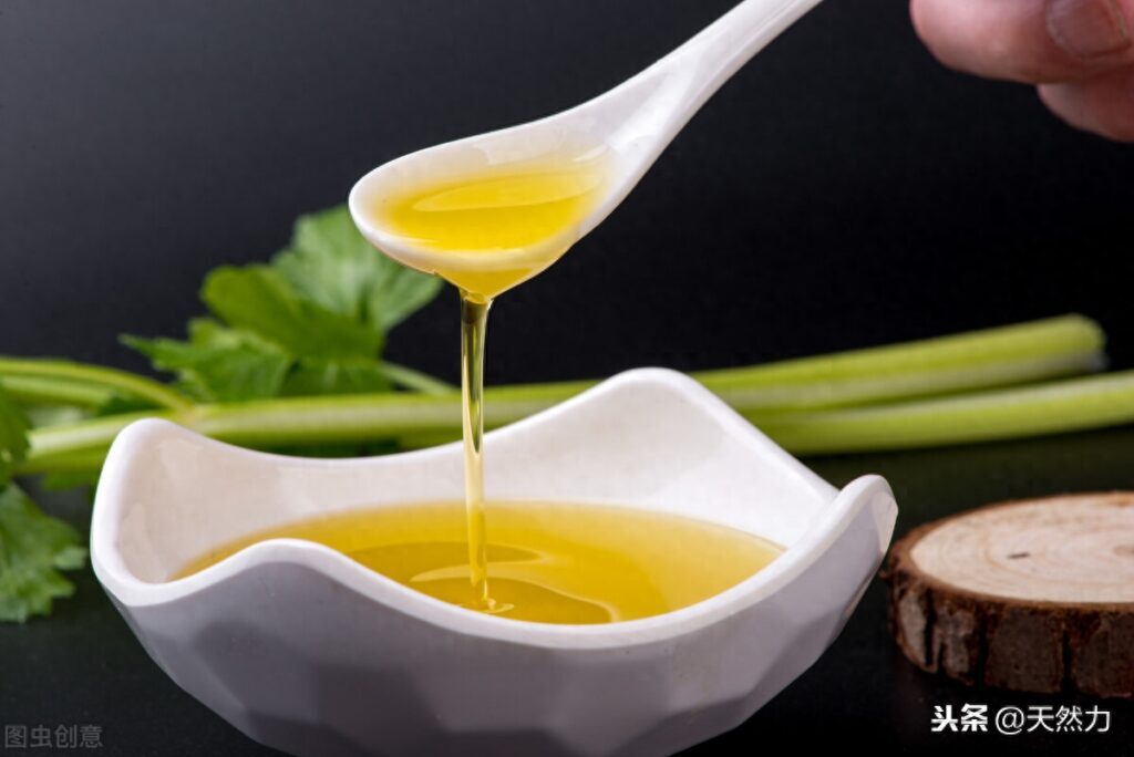 油的沸点是多少度，油达到沸点会出现什么现象