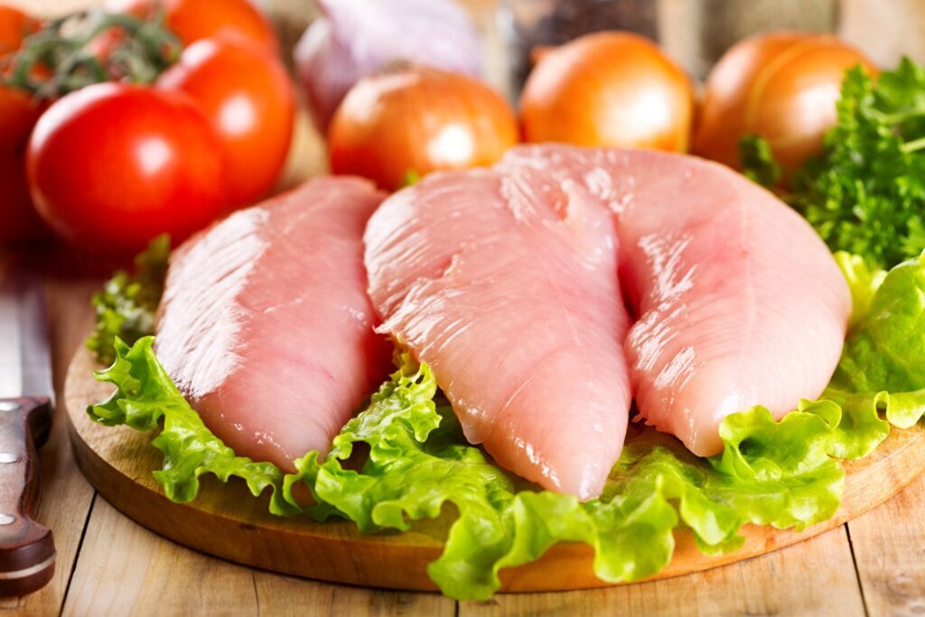 光吃鸡胸肉能减肥吗，只吃鸡胸肉营养够吗