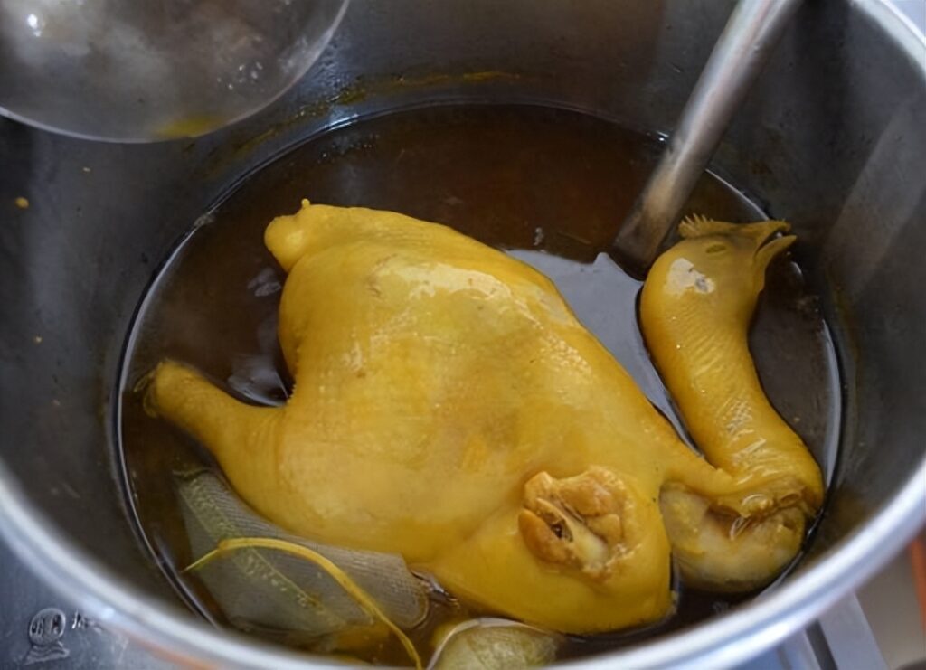 怎样制作盐焗鸡，最正宗的盐焗鸡做法
