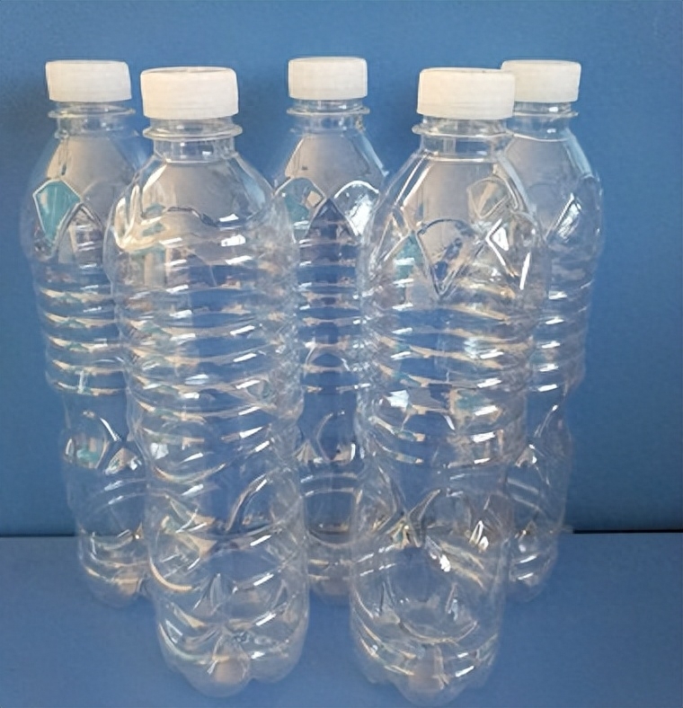 pet塑料瓶有毒吗，pet塑料瓶可以装热水吗