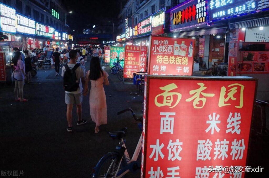 大连小吃街在哪里，大连最热闹的夜市在哪