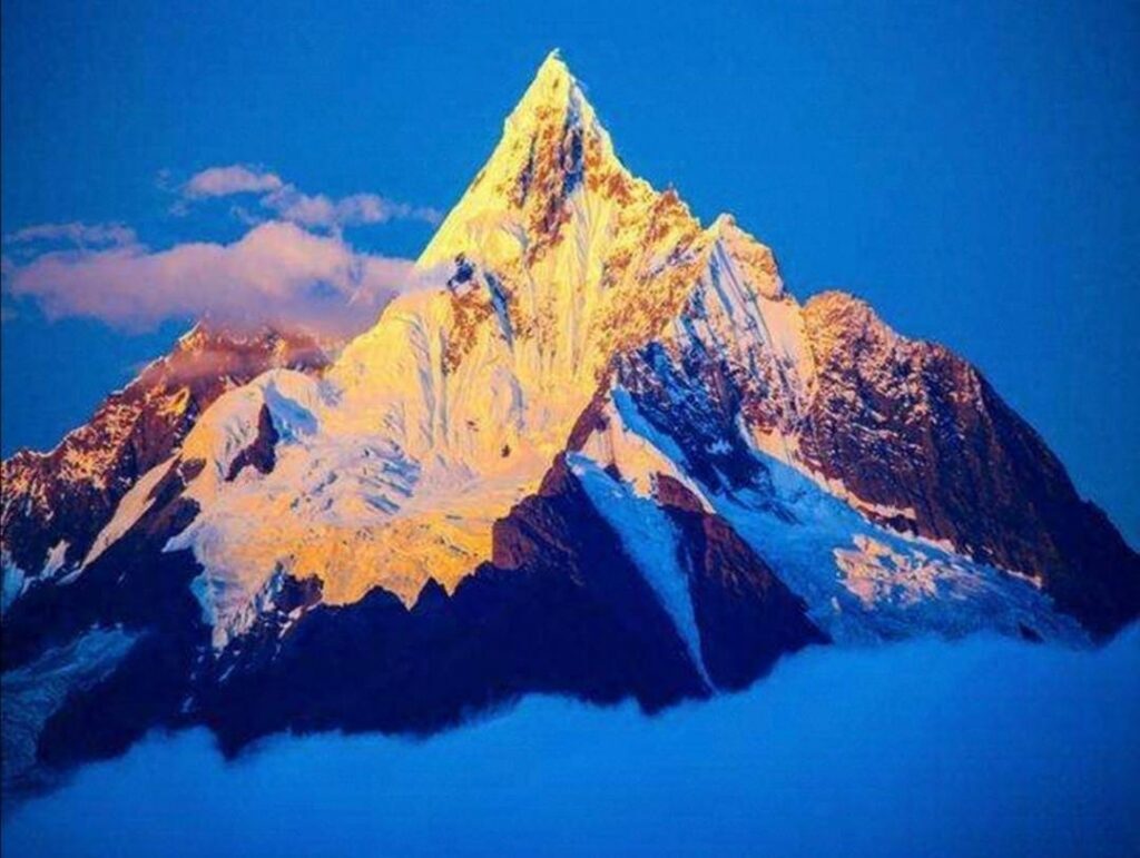 珠穆朗玛峰属于中国吗，珠穆朗玛峰峰顶归哪个国家