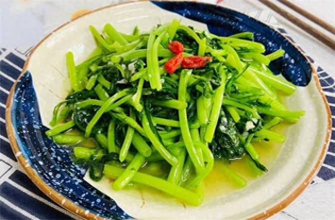 蒜蓉茼蒿怎么炒好吃，蒜蓉茼蒿的做法步骤