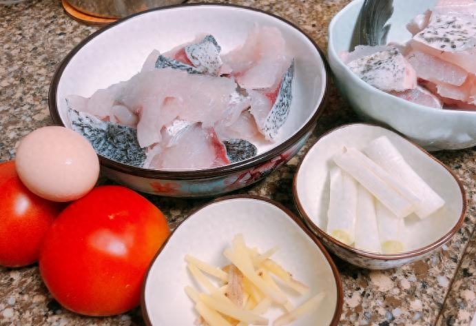 番茄鱼片怎么做好吃，家庭版番茄鱼的做法