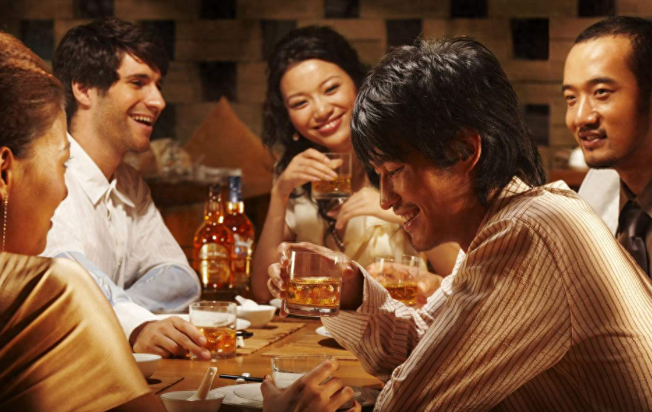 为什么中国人有酒桌文化，中国酒桌文化的历史渊源