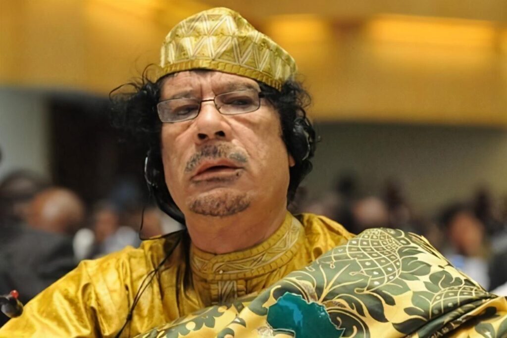 卡扎菲为什么被推翻，卡扎菲是被谁推翻的