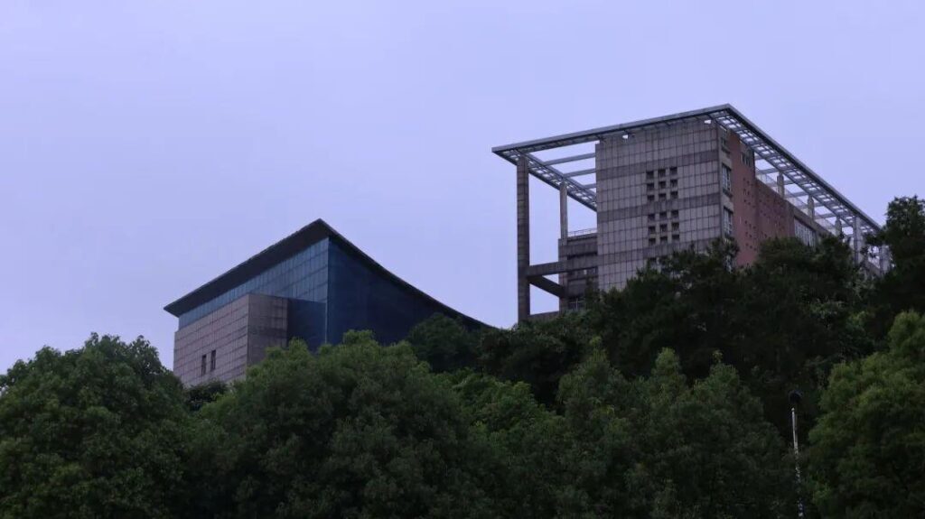 荆楚理工学院怎么样，荆楚理工是一本还是二本