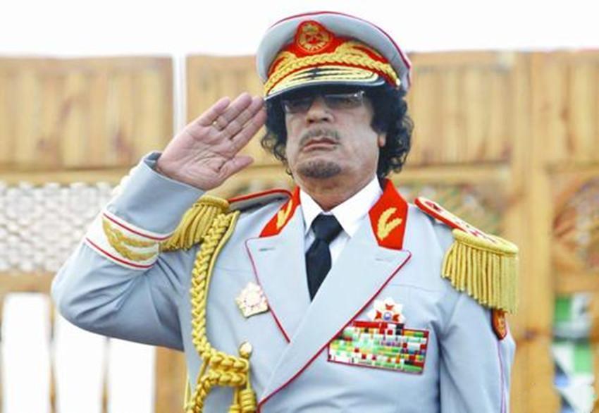 卡扎菲为什么被推翻，卡扎菲是被谁推翻的