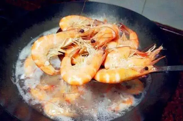 水煮大虾怎么做才好吃，水煮大虾的做法窍门