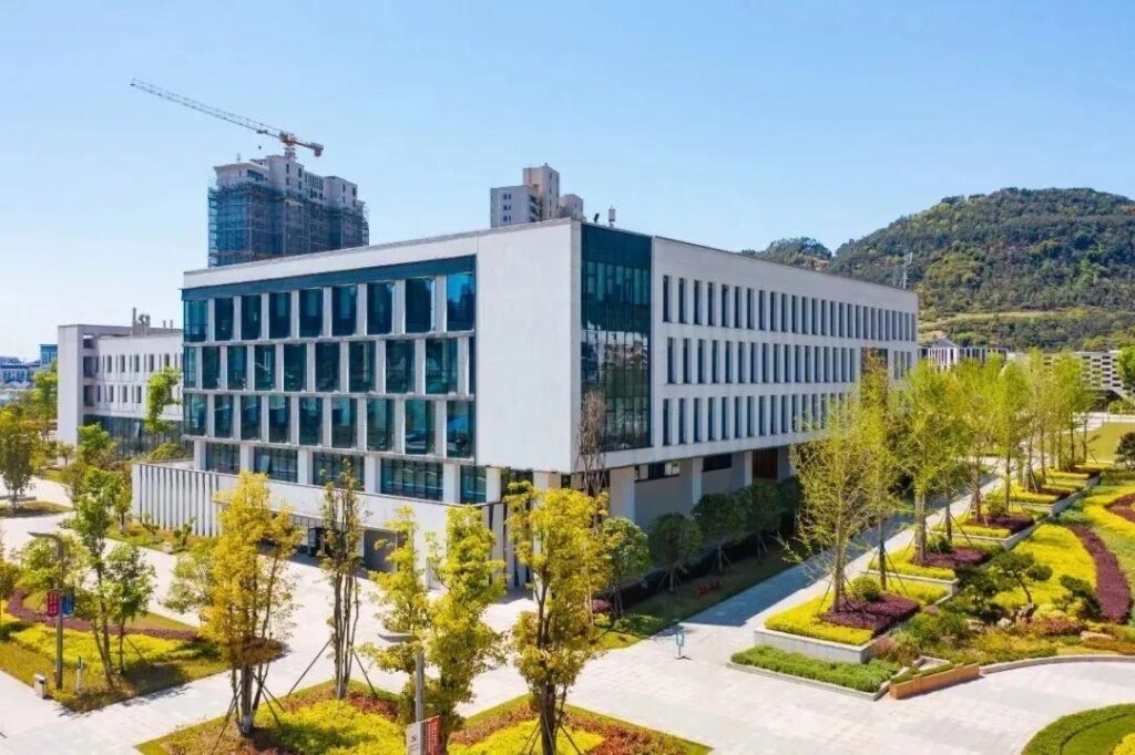 成都工业学院怎么样，成都工业学院认可度高吗
