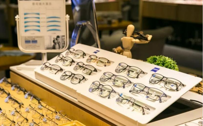 配眼镜要多少钱，应该如何选择