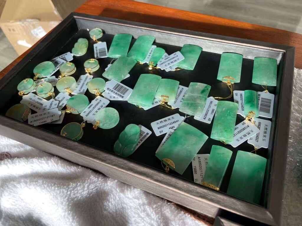 独龙玉是什么玉种，独龙玉值钱吗