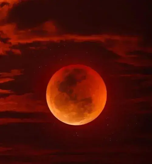 月亮为什么会变红色，月亮发红是有什么征兆