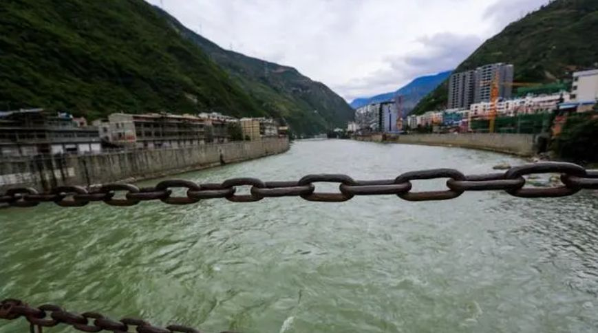 飞夺泸定桥在哪个省，泸定桥是怎么建造的