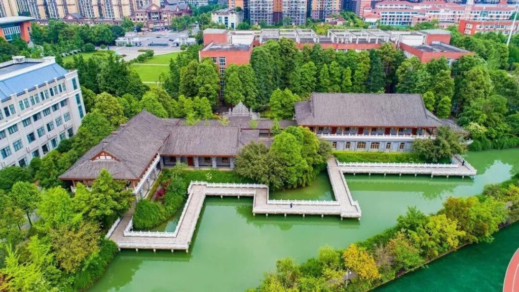 成都工业学院怎么样，成都工业学院认可度高吗
