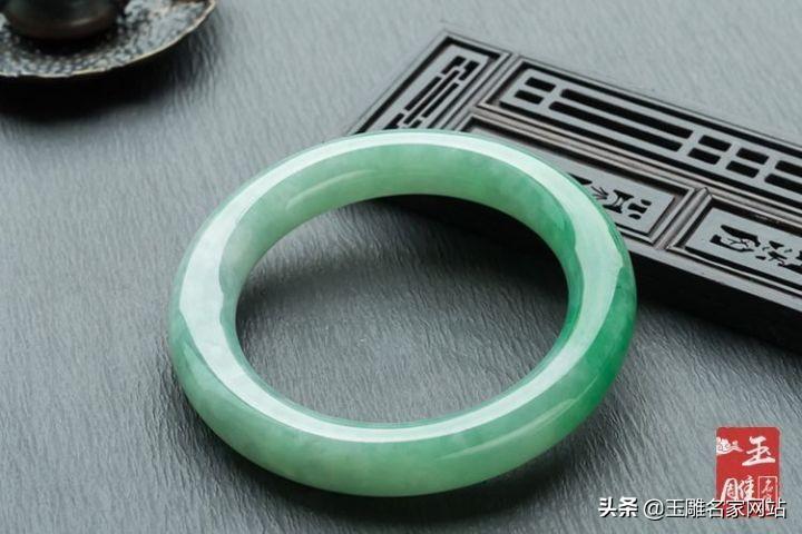 玉镯品种是什么，玉镯的分类和种类