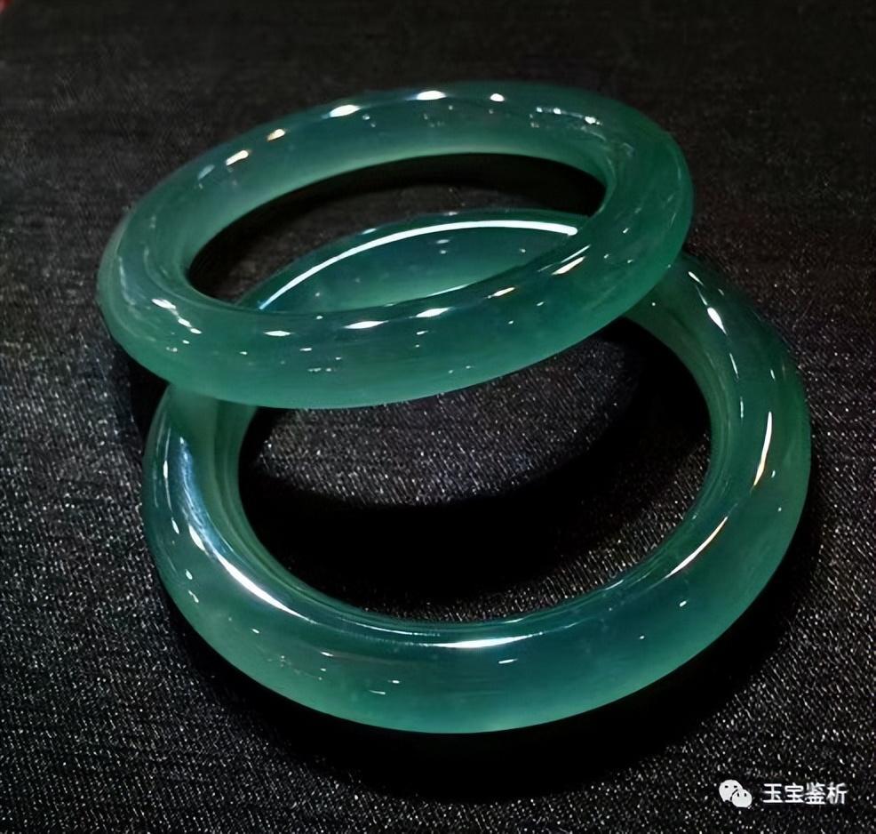 冰种翡翠多少钱，冰种翡翠原石鉴定方法