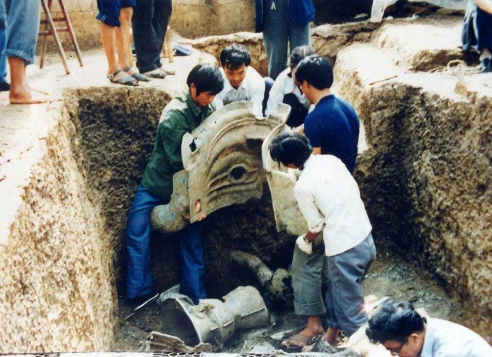 为什么三星堆的眼睛是突出的，三星堆为什么长那样