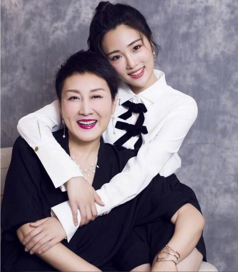 凯丽的真名叫什么  ，凯丽简历个人资料简介