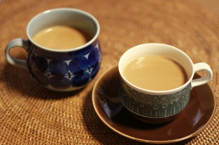奶茶是哪个国家发明的？奶茶是什么材料做的？