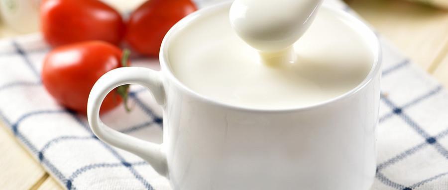 小孩子喝酸奶还是纯牛奶好？儿童吃哪种酸奶比较好？