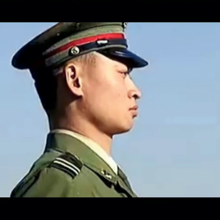 稍息是左脚还是右脚？稍息的口令动作要求