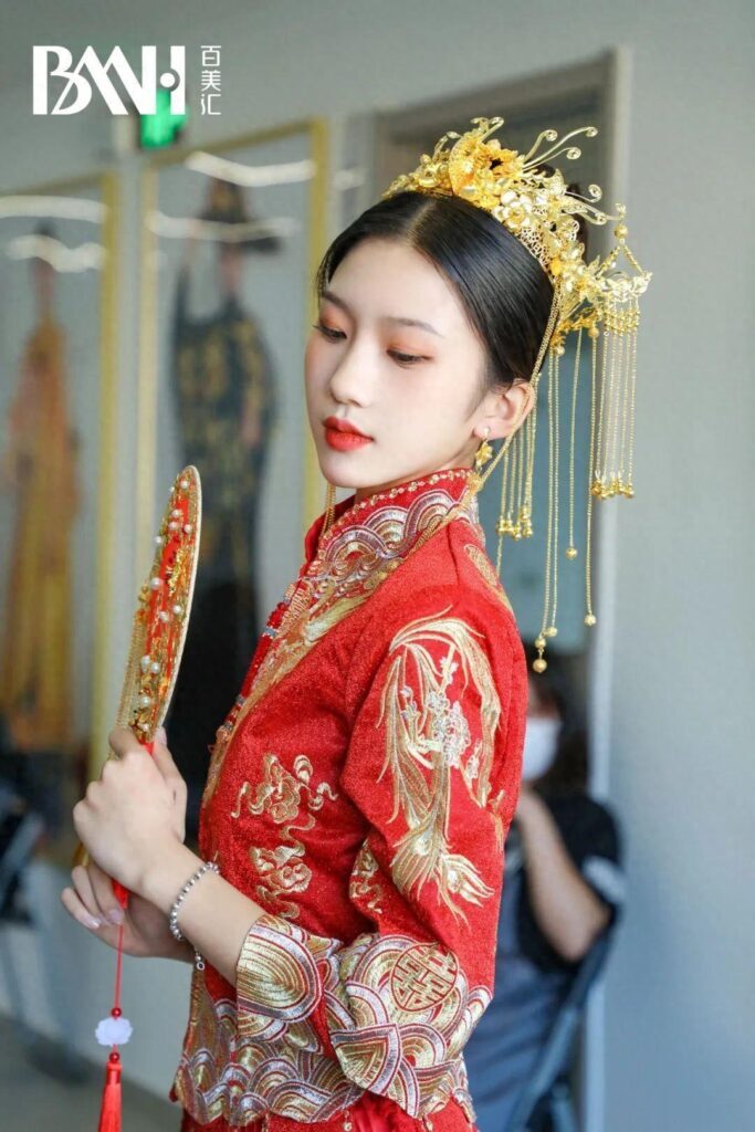 学化妆多少钱？学化妆要学多久？