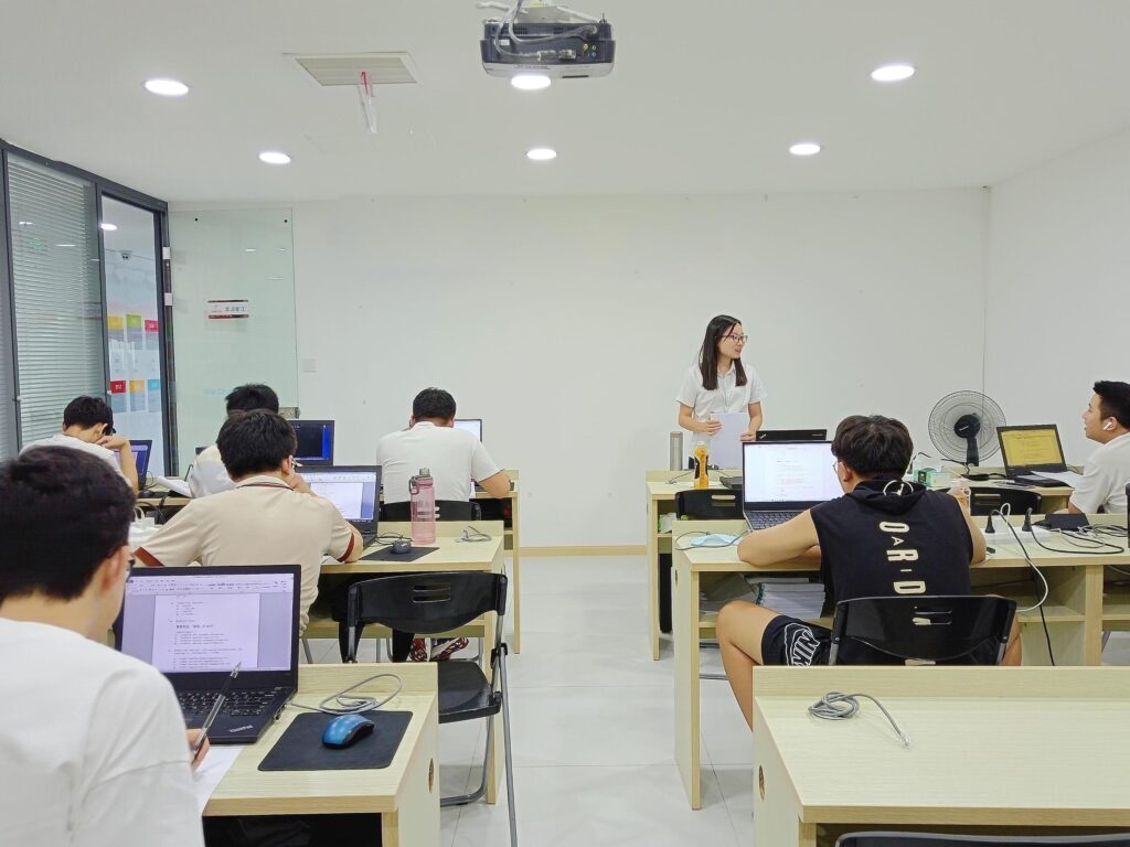 学电脑要多少钱学费？学电脑首先要学什么？