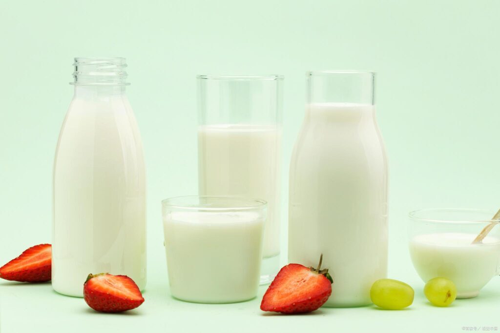 高钙牛奶和纯牛奶哪个好？牛奶有必要买高钙的吗？