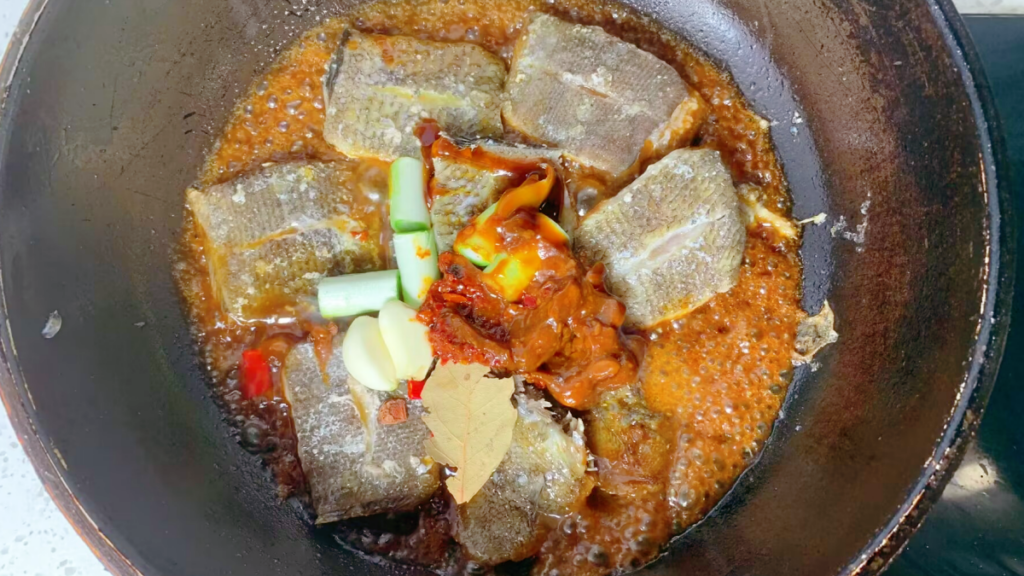 鳎目鱼是龙利鱼吗？鳎目鱼是什么样的？