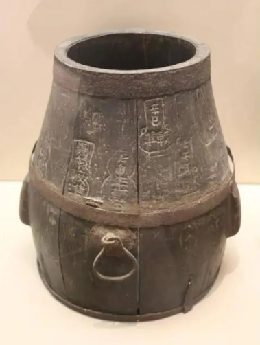 一个角一个斗是什么字？斛念什么？