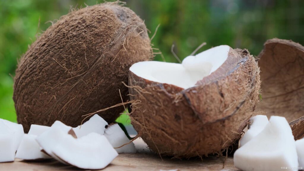 椰子水里有什么？天然椰子水含糖量高吗？