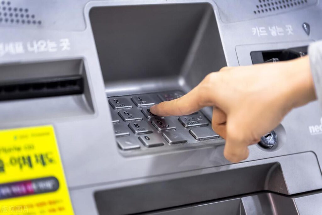 银行周六周日上班吗？银行工作是双休吗？