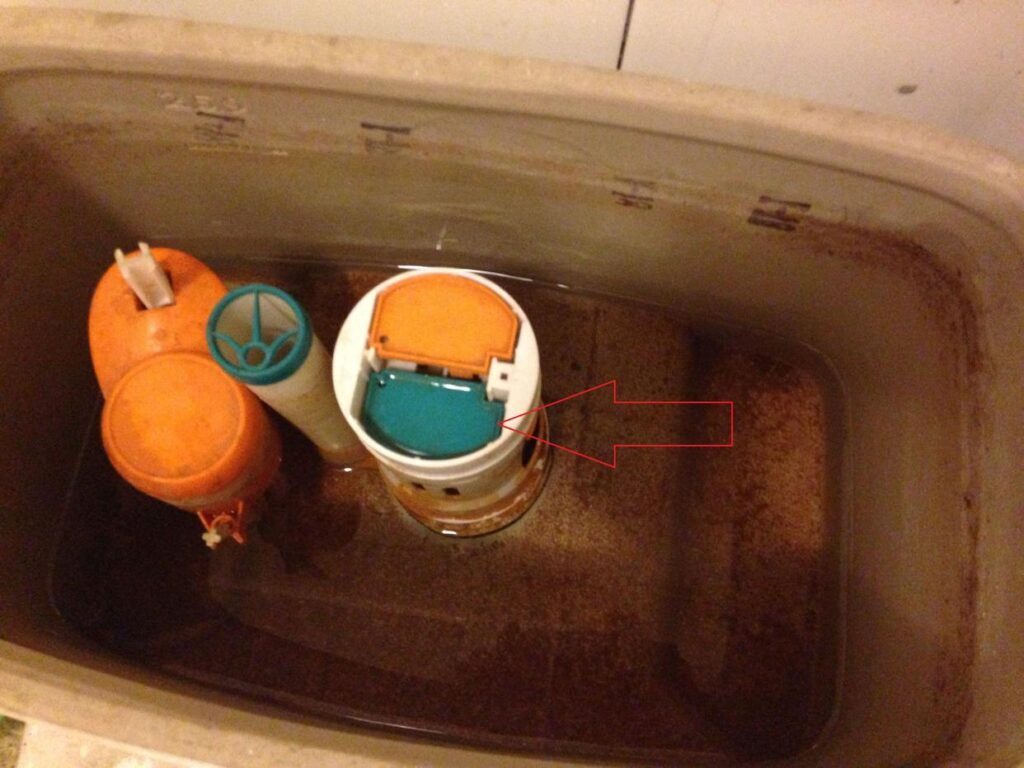马桶水箱一直注水漏水怎么办园？马桶溢水怎么解决？