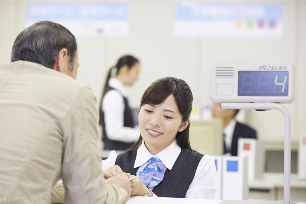 银行周六周日上班吗？银行工作是双休吗？