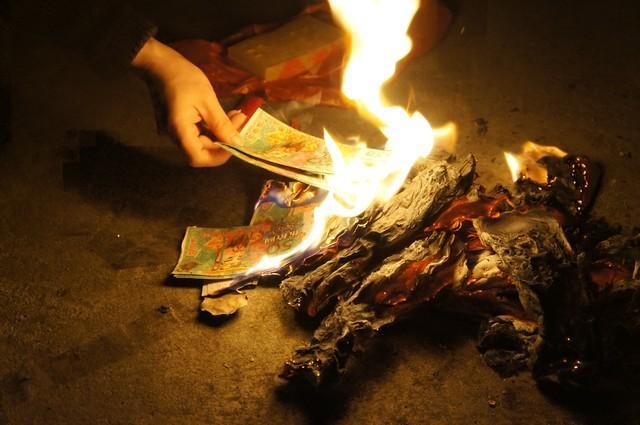 七月半烧纸有什么讲究？七月十五祭祀亲人的规矩