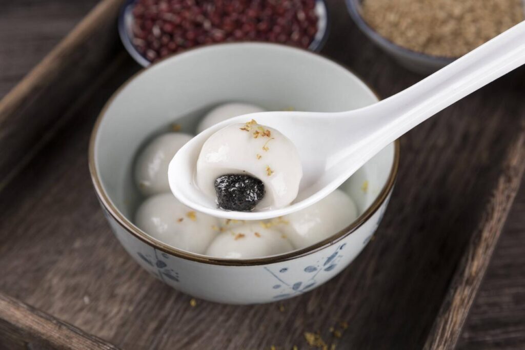 汤圆和圆宵有何区别？汤圆是用什么做的？