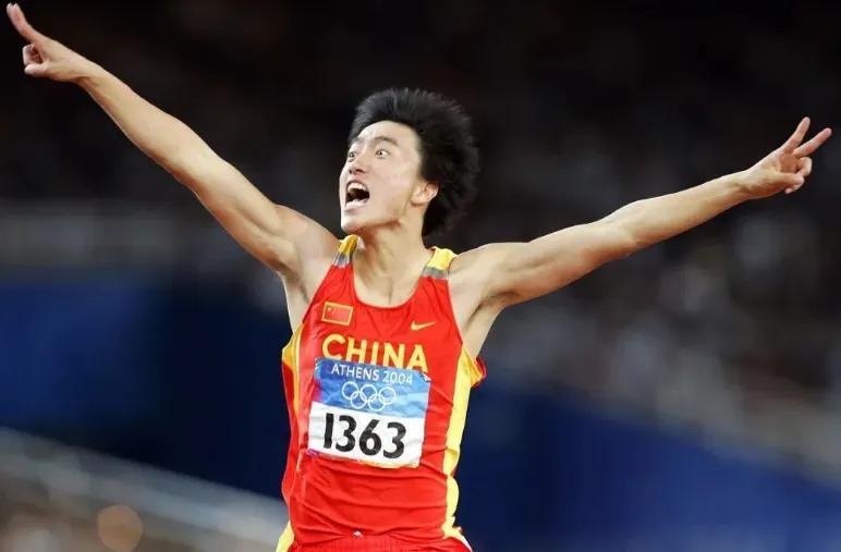 刘翔现在在哪工作？刘翔的退役原因是什么？