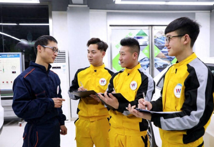 学汽车电路维修有前途吗？学汽车维修要学几年？
