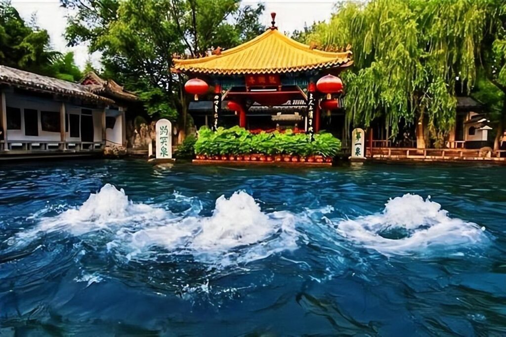 趵突泉的泉水从哪里来的？趵突泉泉水流向哪里？